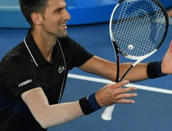 Djokovic trotz Rückenproblemen souverän im Achtelfinale
