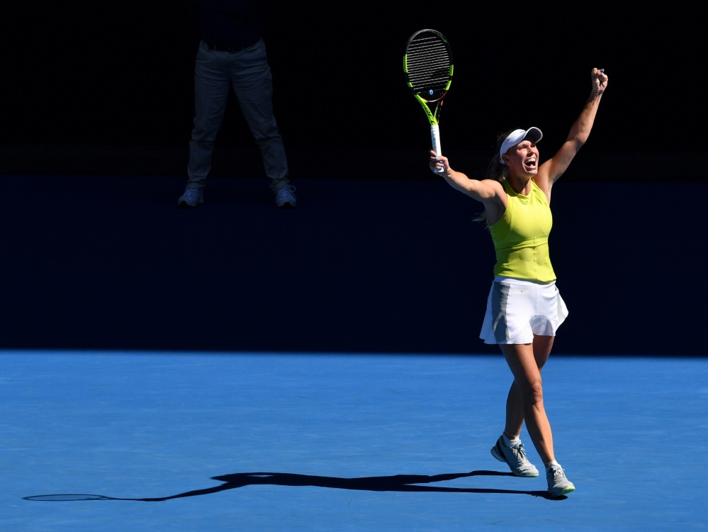 Wozniacki wehrt zwei Matchbälle ab