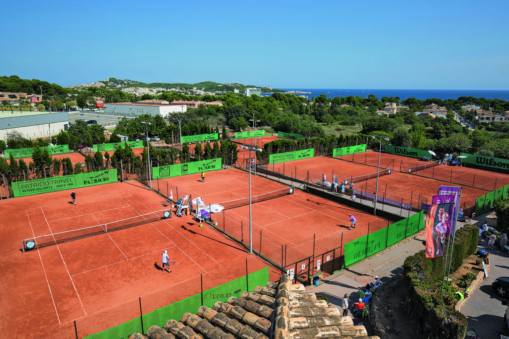 Viel blauer geht's nicht - Tennis auf Mallorca - tennis MAGAZIN