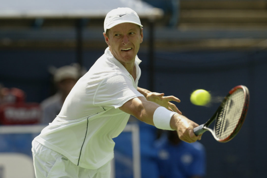 Kafelnikov misplays serve