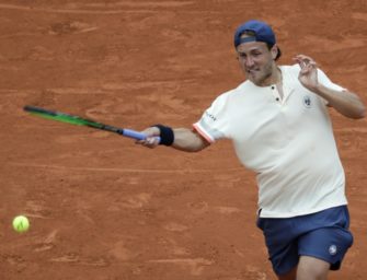 Stuttgart: Titelverteidiger Pouille erster Halbfinalist