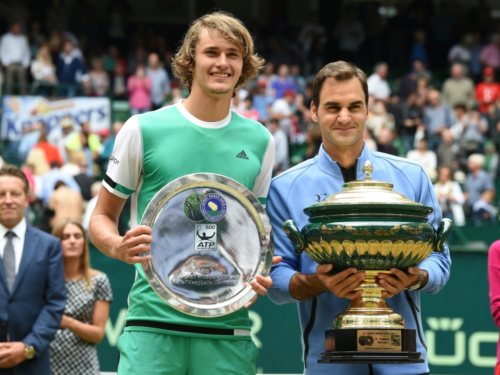 Im Vorjahr verlor Zverev (l.) das Finale gegen Federer