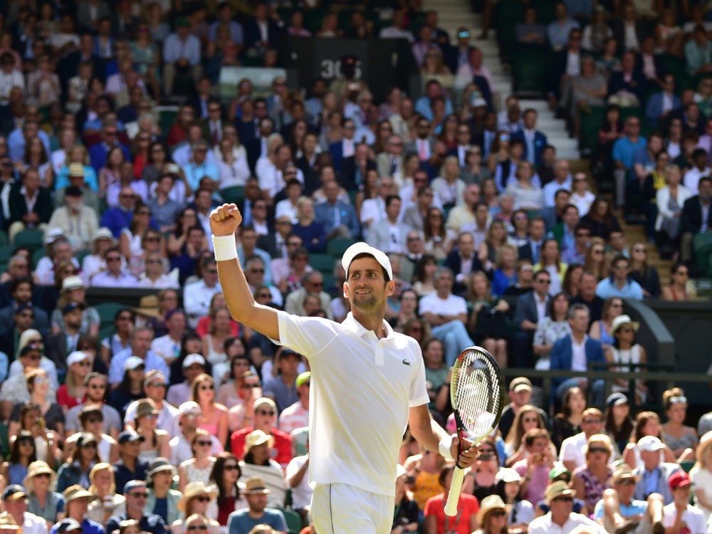 Djokovic feiert seinen Viersatz-Sieg im Viertelfinale