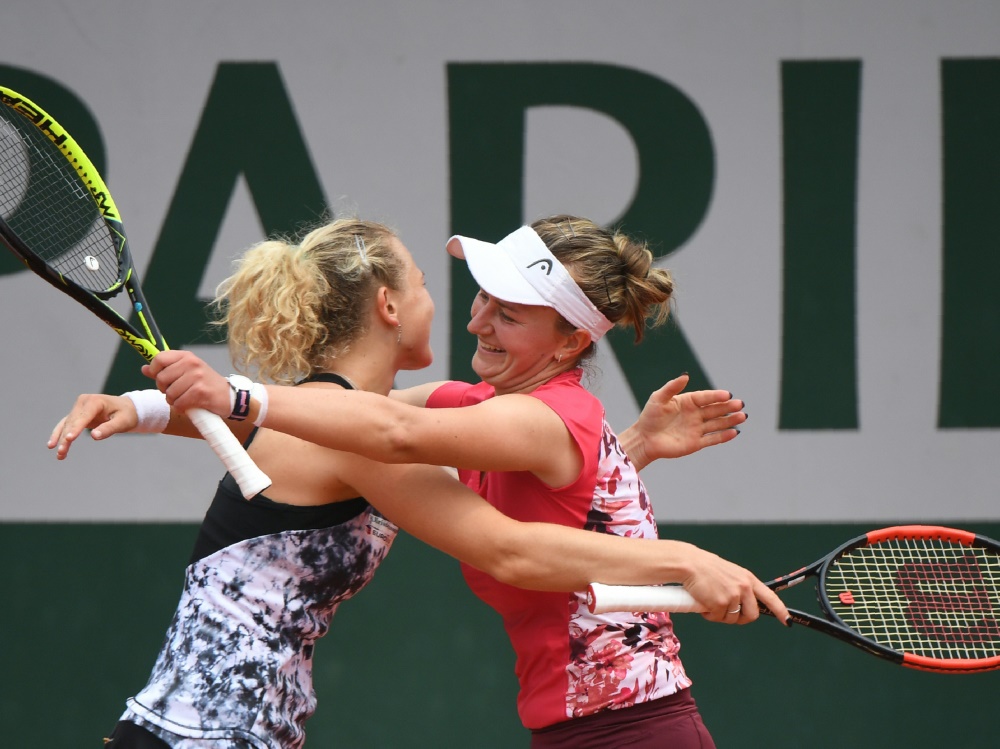 Siniakova (l.) und Krejcikova holen Doppel-Titel