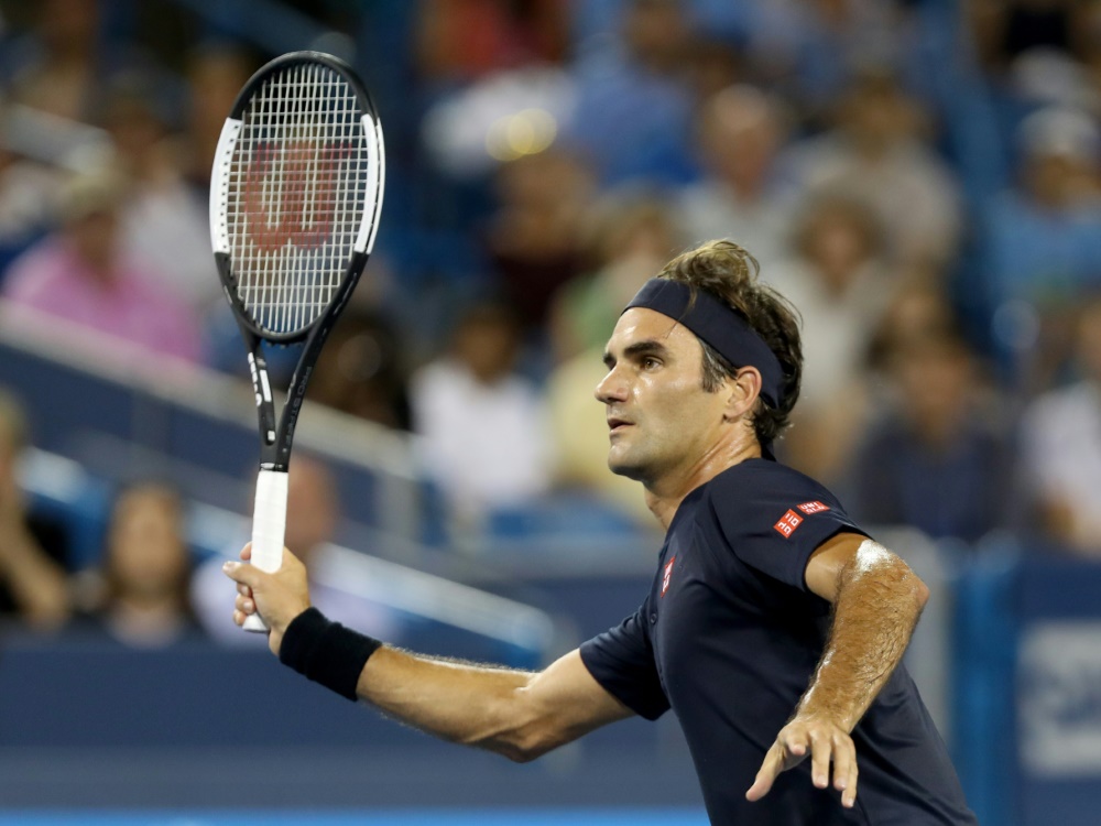 Federer bezwingt seinen Landsmann Wawrika