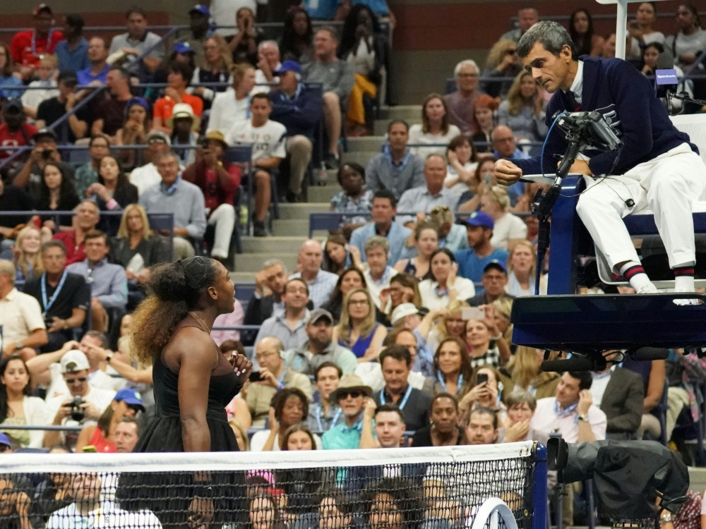 Diskutiert mit dem Schiedsrichter: Serena Williams