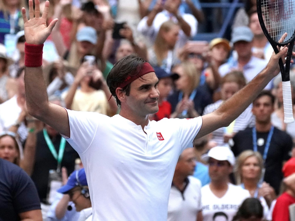 Roger Federer feiert seinen Sieg über Nick Kyrgios