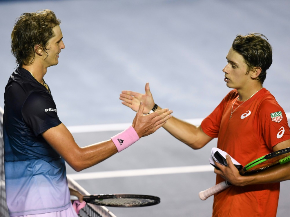 Zverev (l.) und de Minaur (r.) beim Handshake