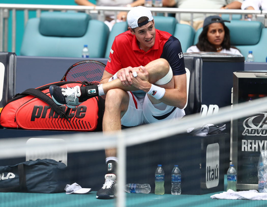 Ermudungsbruch Im Fuss John Isner Droht Lange Pause Tennis Magazin