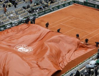 Regen und Wind: Halbfinale Djokovic-Thiem muss am Samstag zu Ende gespielt werden