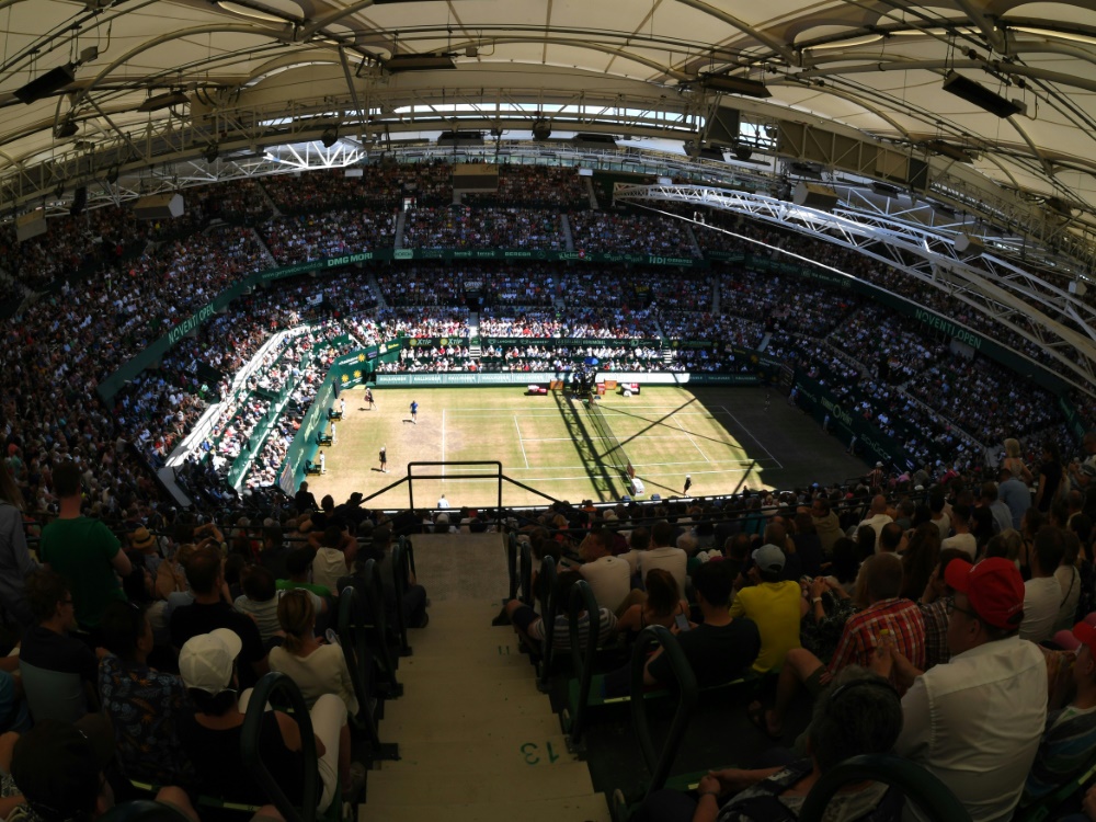 Vertragsverlängerung mit dem Namenssponsor in Halle