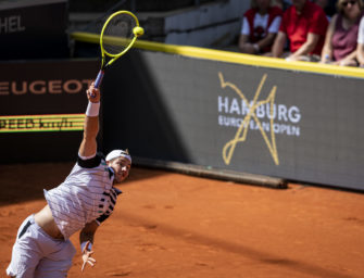 Jan-Lennard Struff schlägt in Hamburg auf