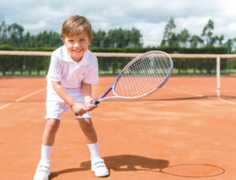 Tennis für Jugendliche im Wachstum: Spiel, Satz und Spaß