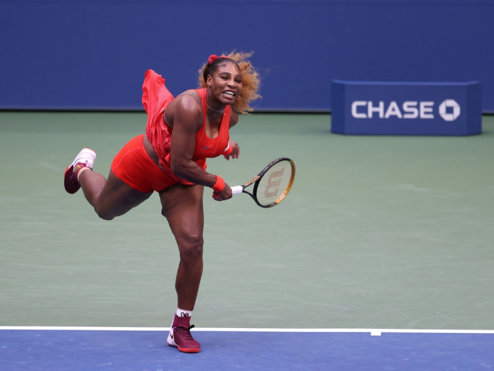 Serena Williams steht in New York in Runde zwei