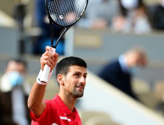 70. Sieg in Paris: Djokovic sicher in Runde drei