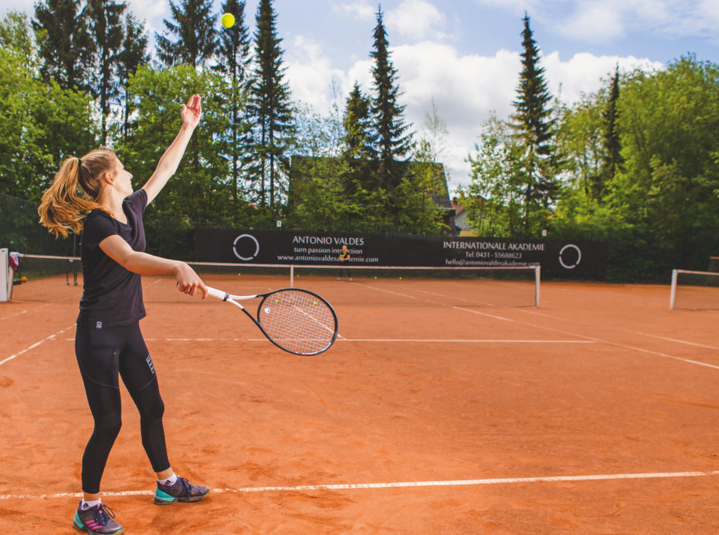 Besser Spielen: Aufschlag. Tennis Magazin. Foto: Frank Molter