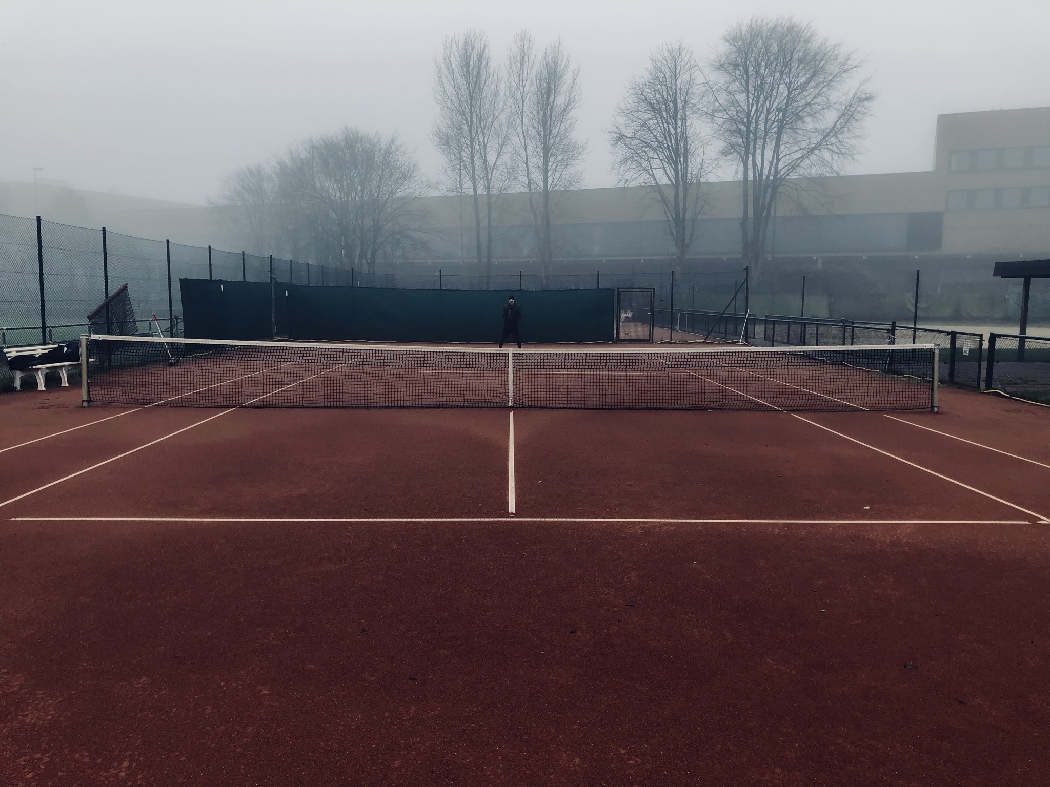 Das neue Wintertennis draußen spielen