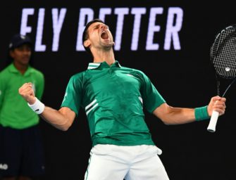 Angeschlagener Djokovic gewinnt dramatisches Match – Achtelfinale in Gefahr