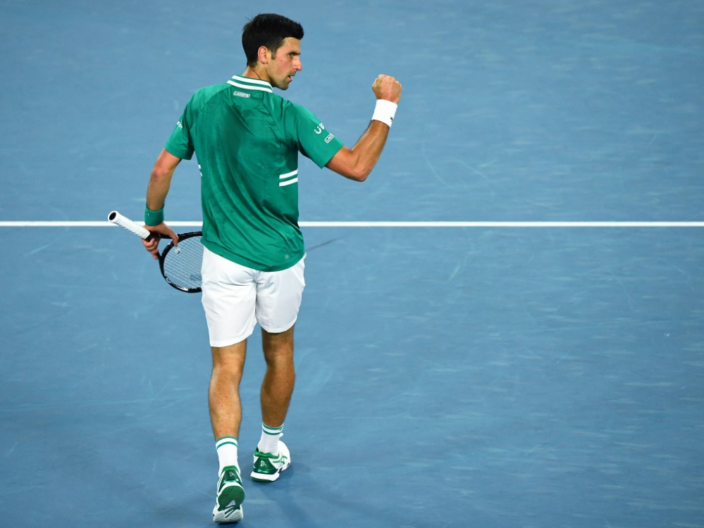 Djokovic zieht mühelos in Runde zwei ein
