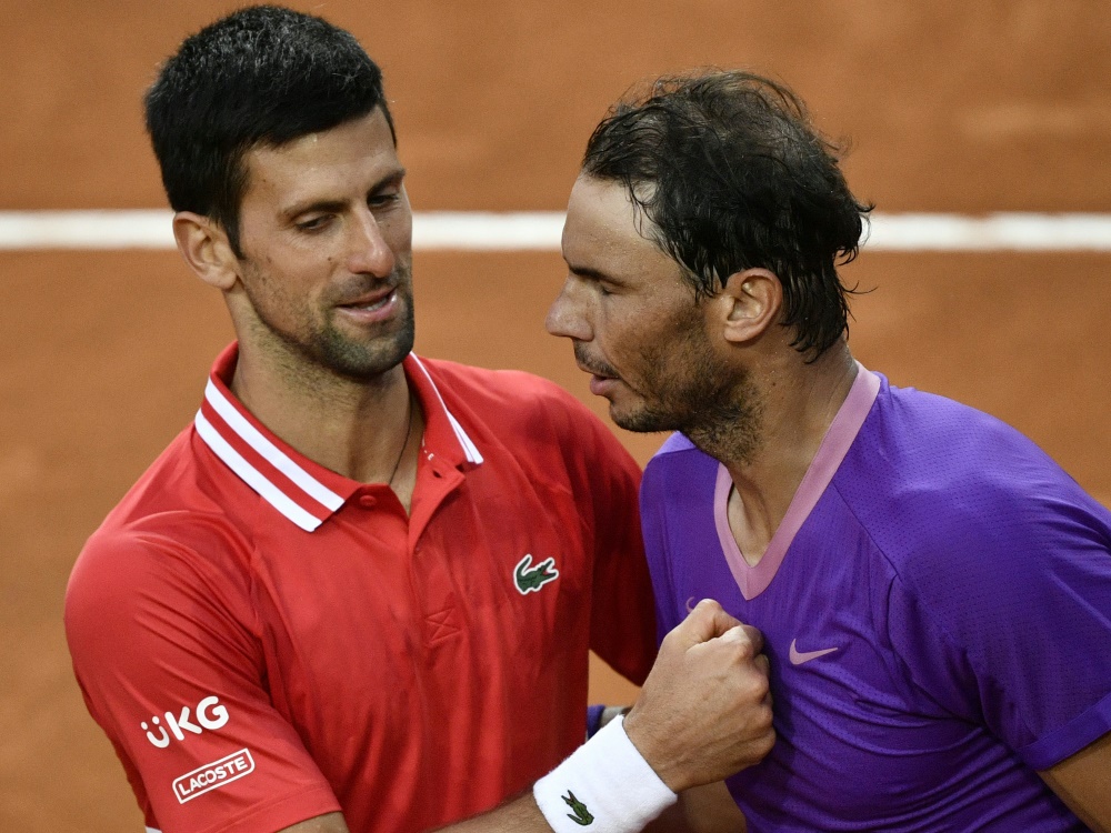 Djokovic (l.) konnte Nadal in Paris einmal bezwingen