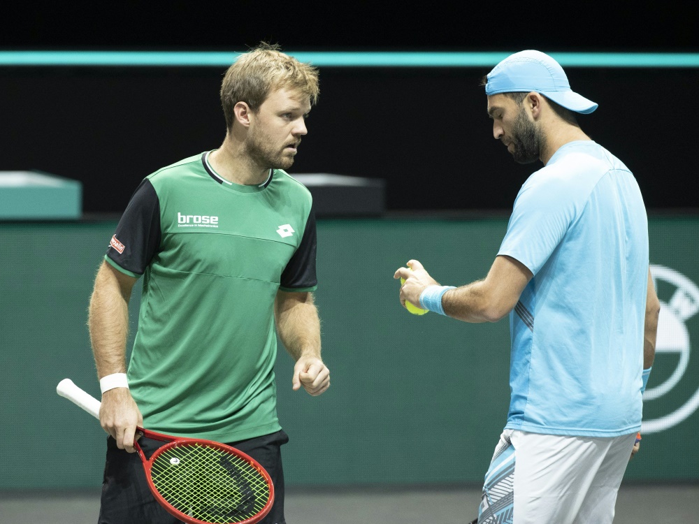 Kevin Krawietz (l.) startet gut in die French Open
