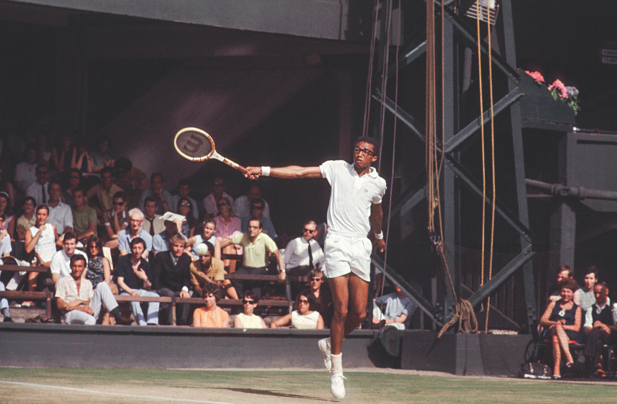 Arthur Ashe im Porträt: Mit Schwung in die Herzen - tennis MAGAZIN