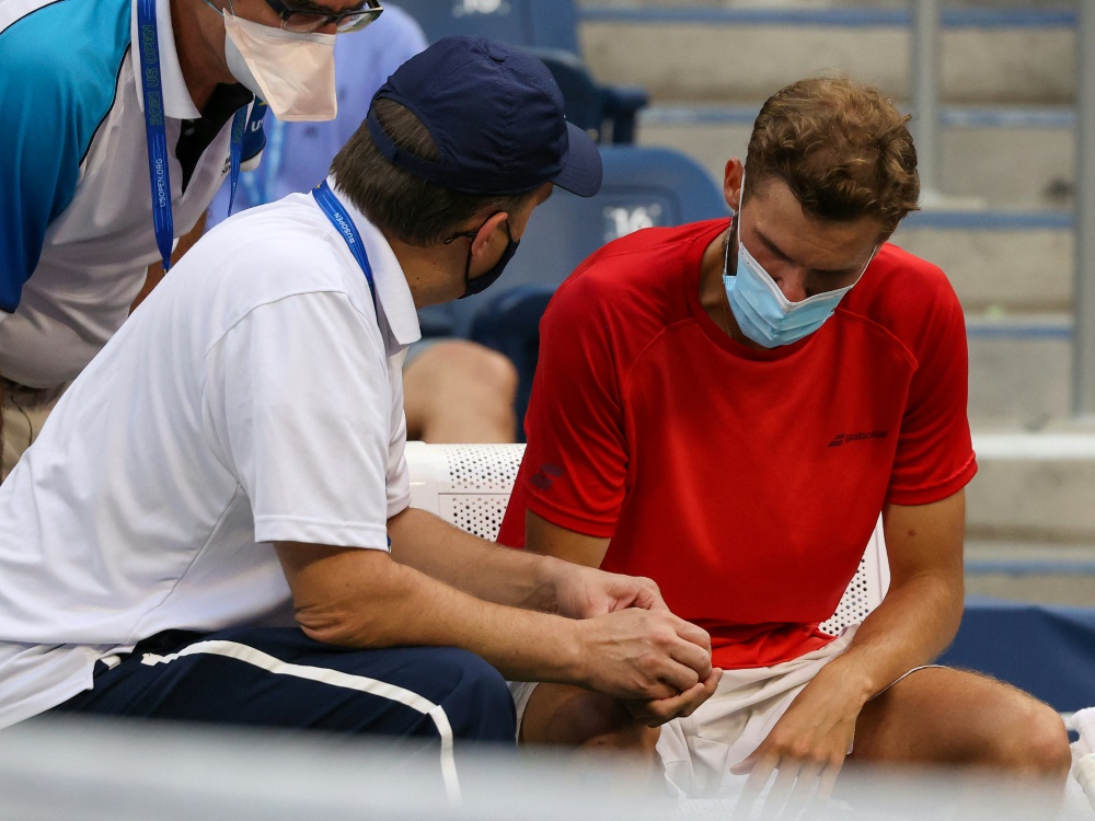 Oscar Otte (r.) verletzte sich an der rechten Hand