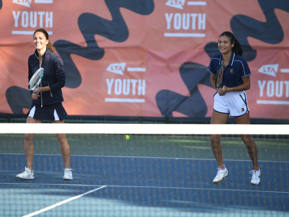 Herzogin Catherine und Raducanu spielen gemeinsam Tennis