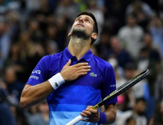 Djokovic mit Leistungssteigerung locker weiter