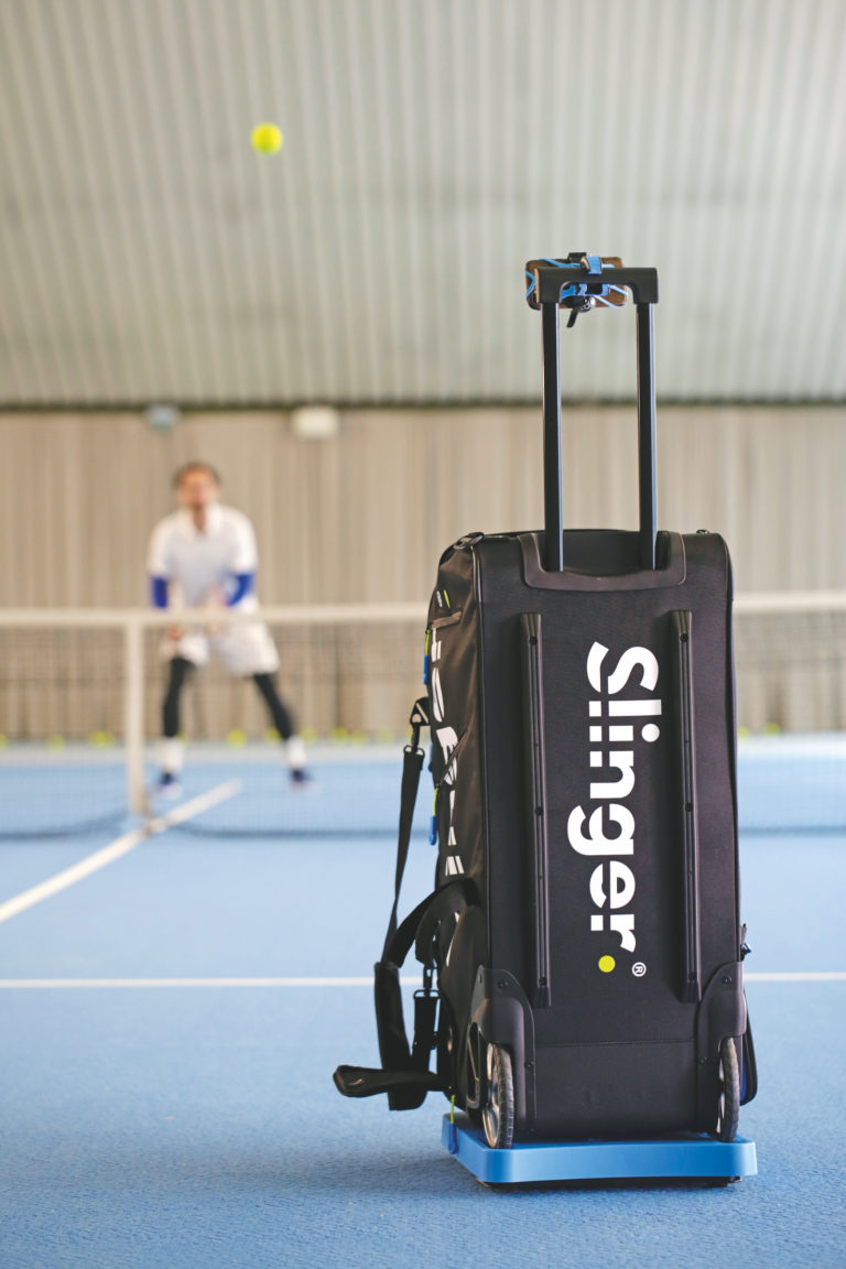 Ballmaschine Slinger Bag Gegner to go tennis MAGAZIN