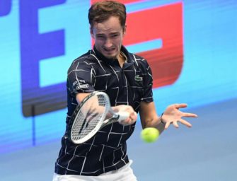 ATP Finals: Titelverteidiger Medwedew wendet Auftaktpleite ab