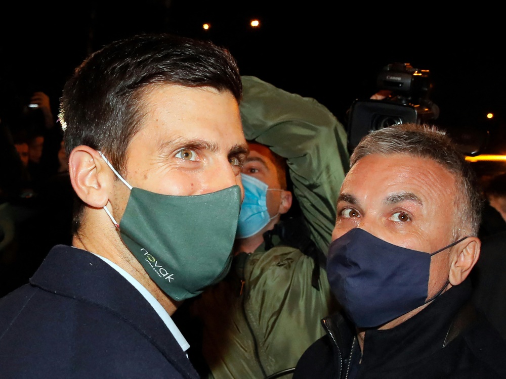 Novak (l.) und sein Vater Srdjan Djokovic