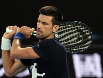 Djokovic geht gegen Visumsentzug vor und wird vorerst nicht festgesetzt