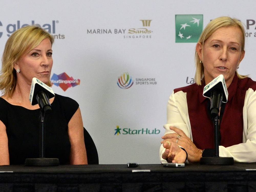 Chris Evert (l.) ist an Krebs erkrankt