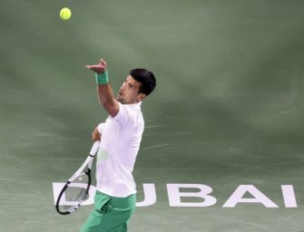 Beim verspäteten Saisonstart: Djokovic feiert Zweisatz-Erfolg