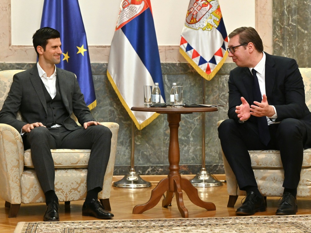 Novak Djokovic im Gespräch mit Aleksandar Vucic (r.)