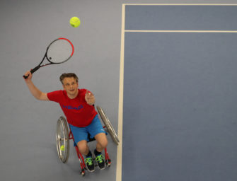 Mit Schwung: Rollstuhltennis im Selbstversuch