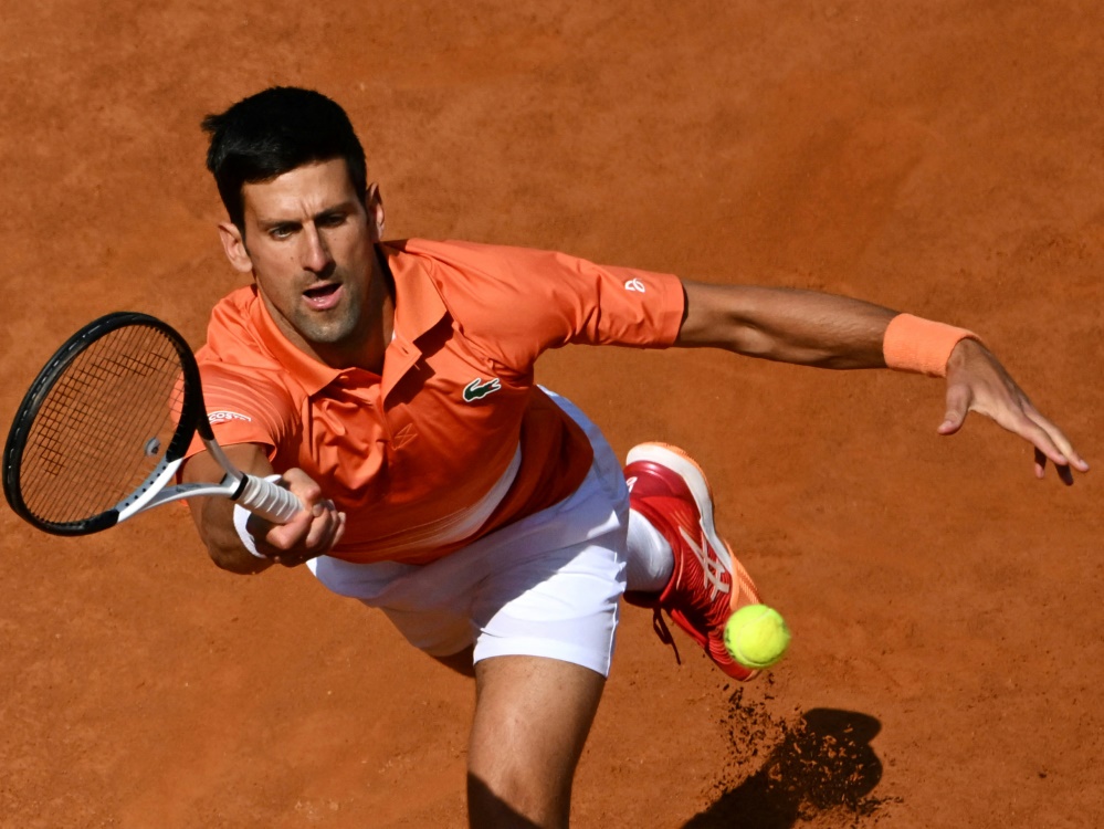 Novak Djokovic gewinnt gegen Aslan Karazew in Rom