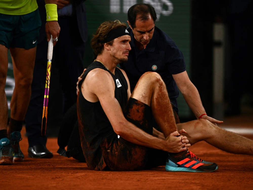 Zverev muss nach Fußverletzung aufgeben