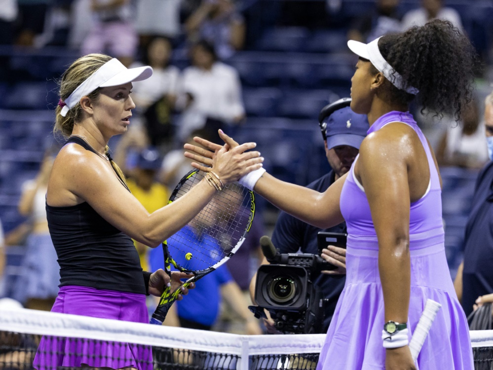 Collins (l.) besiegt Osaka (r.) bei den US Open