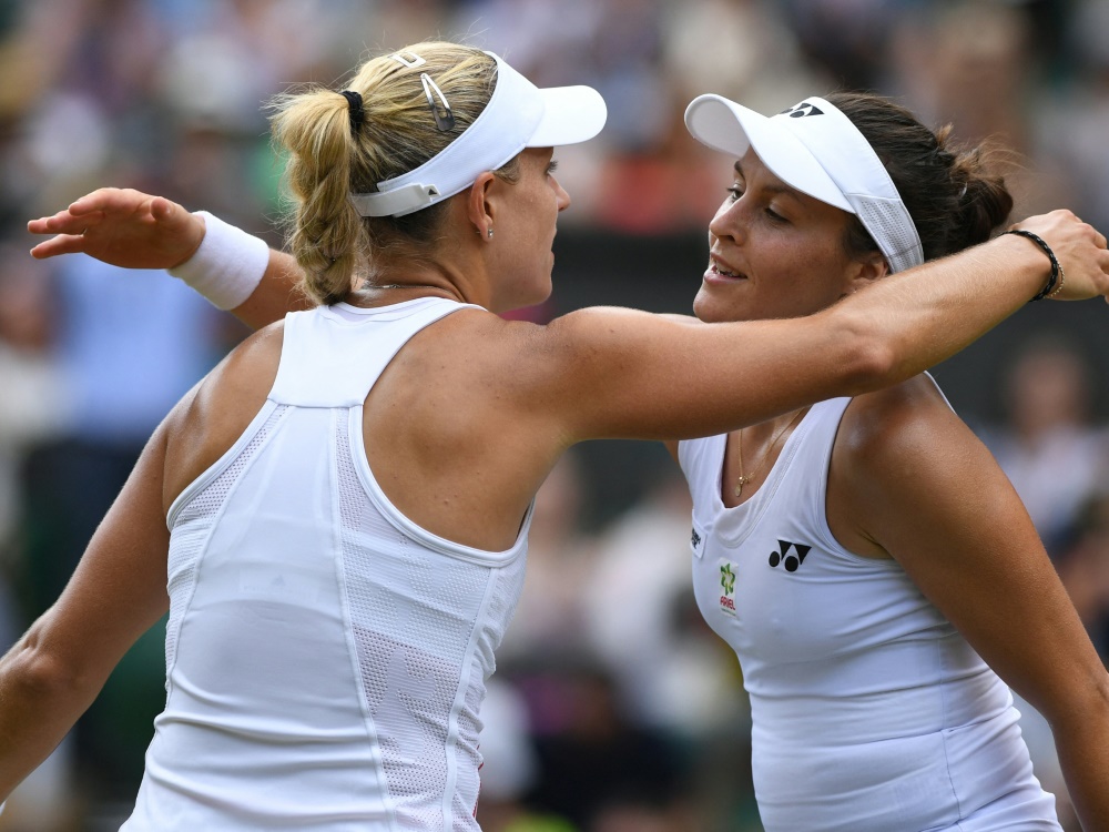 Maria (r.) freut sich über Zuwachs in „Mama-Fraktion“