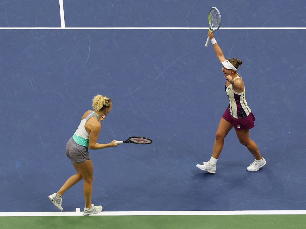 Krejcikova (r.) und Siniakova