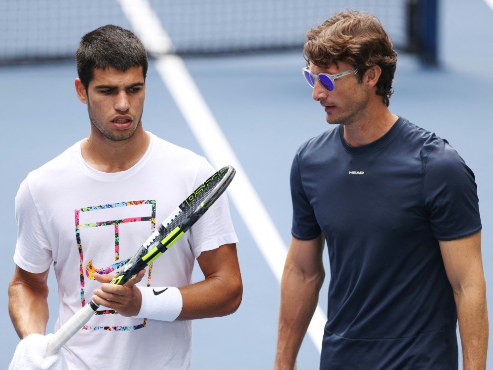 Trainer Juan Carlos Ferrero (r.) mit Carlos Alcaraz