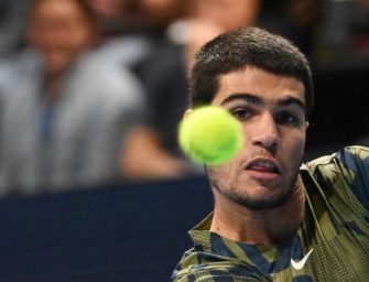 Alcaraz mit Mühe ins Achtelfinale von Basel