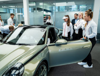 Porsche Junior Team zu Gast in der Porsche Exclusive Manufaktur