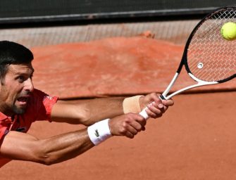 French Open: Djokovic locker in Runde zwei