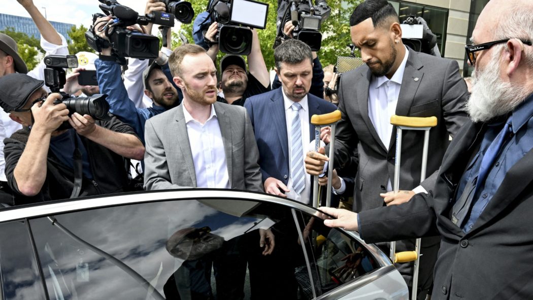 Weiter verletzt: Nick Kyrgios (2.v.r.) im Februar