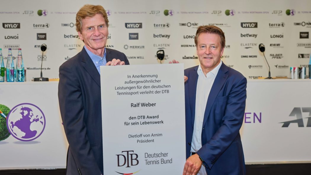 Dietloff von Arnim zeichnet Ralf Weber aus