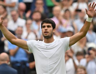 Alcaraz nach hartem Kampf im Achtelfinale