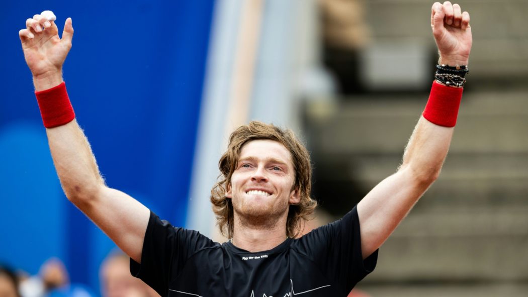 Andrej Rublew feiert Sieg in Bastad